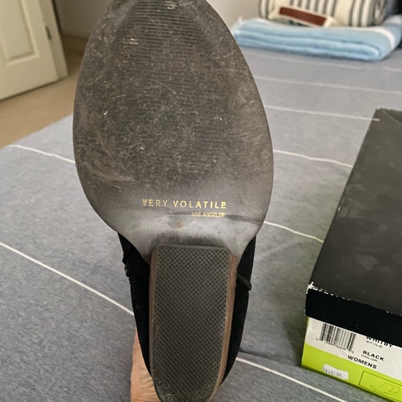 Very Volatile Los Angela’s WHITBY Black Sueded Bootie - Picture 11 of 12